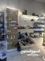  11 محل احذية للبيع المحل كامل او ما داخل المحل
