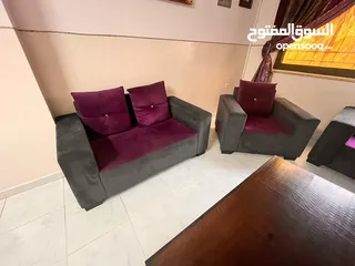  2 اثاث مستعمل بحالة جيدة (طقم كنب/ طاولة سفرة/ مزنون/ طاولة وسط/ براويز/ برداي)