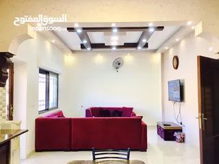  2 فيلا للبيع في صافوط طابقين وطابق تسوية الأرض 750m / مسطح البناء 600m / بناء حديث 4وجهات حجر