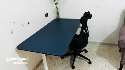  1 مكتب دراسي طاوله وكرسي متحرك