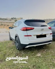  3 Hyundai tucsson 2019
