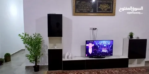  2 مكتبه تلفزيون من شركه زيركون الايطاليه حاله الدار