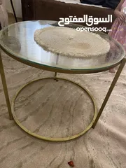  1 طاوله وسط مع زجاج
