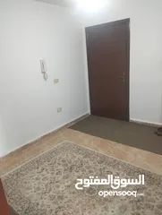  5 ستوديو للبيع