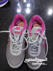  1 حذاء رياضي نايك NIKE للمشي والجري لمسافات طويله مريح جدا اصلي مقاس 39 استعمال خفيف بحال الوكاله مريح