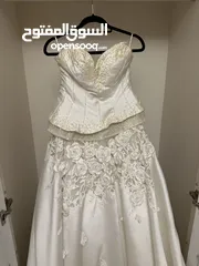  1 فستان زفاف نادر للبيع