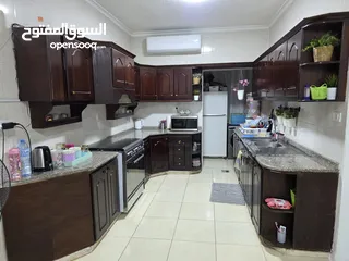  1 مطبخ خشب بحاله ممتازة للبيع