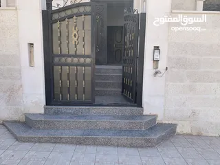  16 شبه فيلا للإيجار في ماركا الشمالية