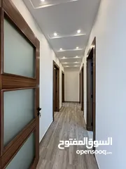  17 شقة مميزة طابق اول مساحة 214 م بتشطيبات مميزة باجمل مناطق رجم عميش مع بلكونات بنظام ترسات