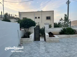  6 عماره طابقين للبيع تشطيب ديلوكس عمر البناء 5سنوات