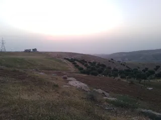  26 مادبا ماعين المشرفة قطعة ارض زراعية مميزة واصل الخدمات ذات اطلالة على البحر الميت واصل الخدمات