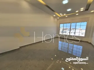  3 شقة مع حديقة للبيع في الحمر بمساحة بناء 160م