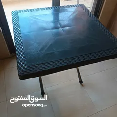  1 طاولة بلاستيك لون بني مع قاعدة جديدة