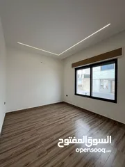  21 بالاقساط ارضية مع مدخل خاص في اجمل مناطق مرج الحمام و بتشطيب حديث و مميز