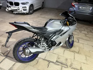  4 للبيع – دراجة نارية رياضية بحالة الوكالة  Yamaha R15M موديل 2023