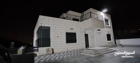  3 بيت جديد غير مسكون مكون من ثلاث طوابق في المزرعه الغربية بالقرب من شركة النزيه للبلاط منطقه هادئه