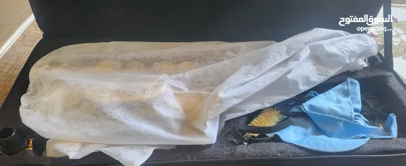  3 ساكسوفون طقريبا جديد بحالة ممتازه مع ستاند و ستراب  Alto Saxophone like new in excellent condition