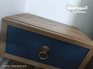  4 غرفة نوم ماستر .. تخت .. وتسريحة .. وخزانه .. كومودينات ثنتين