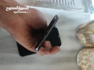  3 ايفون اكس اس ماكس بحالة الوكاله فقط البرداي العلويه غير شغاله في نقطة للتحكم والبلوتوث