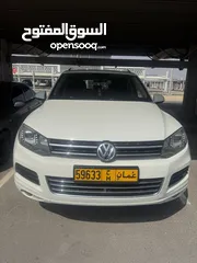  1 Volkswagen Touareg expert driven, 2011 full option, meet and clean