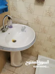  6 شقة للبيع في منطقة الغويرية صيدلية فريج مساحة وتهوية ممتازة ومنطقة مخدمة بسعر مغري