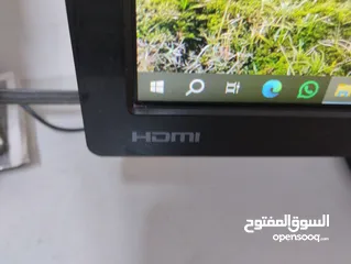  4 شاشة أسوس HD مع سماعات بسعر حرق وفي أغراض أخرى للبيع