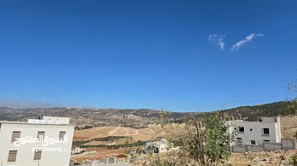  11 1 دونم على طريق اربد جرش القديم مباشره بعد مبنى المحافظه على اليسار