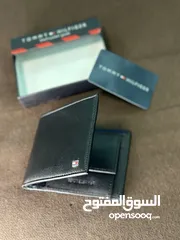  7 محفظه Toomy Hilfiger جلد لون اسود فاخرة جديدة