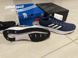  2 شوز رياضه اديدس عدد 2  كحلي / اسود  جديد غير مستخدم  اصلي من الشركه مش copy
