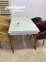 3 طاولات وكراسي