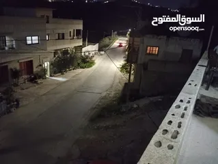  1 يتوفر لدينا بيت مشطب وسطح وقطعة ارض للبيع
