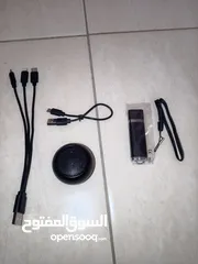  1 سماعه سبيكر صوت جدا عالي زائد شاحن 3 × 1 ثلاث مداخل شحن سريع زائد شاحن للسماعه وجهاز تخزين 32 gb