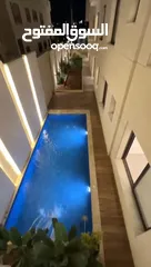  39 طابق ارضي 250 م +160 حديقه و ترس عبدون بقرب سفاره اوكرانيا و تاج مول تشطيبات فندقي فخمه حديثه