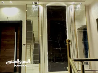  32 وتركيب السيكوريت والشور بوكس وجميع أعمال الزجاج والألمنيوم بجودة عالية"