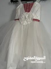  3 فستانين بناتي  الابيض لعمر 7 سنوات  الزهري لعمر 10-12 سنه  ملبوسات مره وحده فقطط