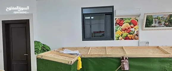  3 اغراض محل خضار وفواكه بحالة ممتازة ثلاجات ورفوف حديد مع خشب ومقاسات مختلفه ... ثلاجه عرض 4 متر .