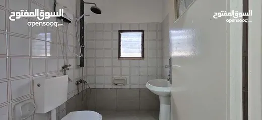  6 بيت للإيجار