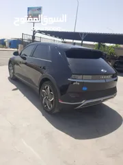  12 هونداي ايونيك 5 موديل 2023 لون اسود داخل ابيض فل الفل وعداد قليل