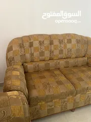  2 طقم كنب 4 قطع مع الطاولة  (قابل للتنجيد و لكن ليس عن طريقنا)