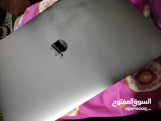  2 للبيع – MacBook Pro 2020 (13 إنش)  حالة ممتازة زي الجديد بالظبط (مفيهوش خدوش).  كسر زيرو