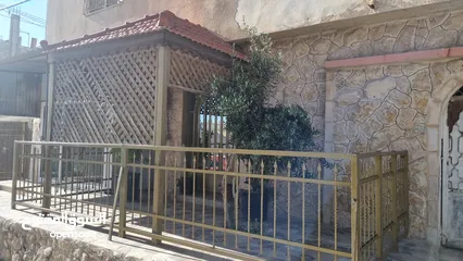  19 منزل ارضي جزء من بناء مفروز للبيع