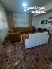  3 طقم كنب مع طاولة وشاشة