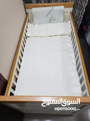  1 سرير اطفال نظيف جدا للبيع