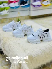  2 أحذية بسعر العرض