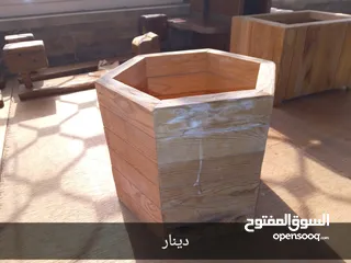  2 ديكورات خشبية