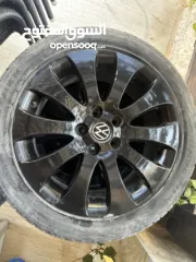  2 جنط مع الكوشوك الي عليه مستعمل