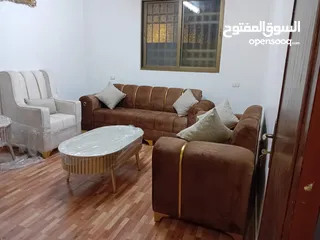  3 طقم شبه جديد طقم كنب مع طقم طاولات جلسه عربيه
