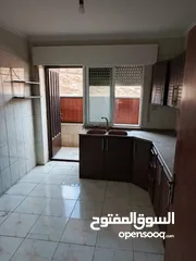  11 شقه 100 متر طابق اول 3 غرف نوم وصالون كبير وحمامين ومطبخ راكب وبرنده ويوجد اصنصيل وكراج عماره موجوده