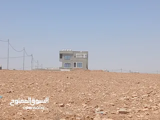  6 أرض للبيع في القسطل قرب شارع المطار