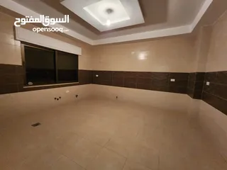  11 شقة فارغة للبيع في دير غبار  ref : 14242